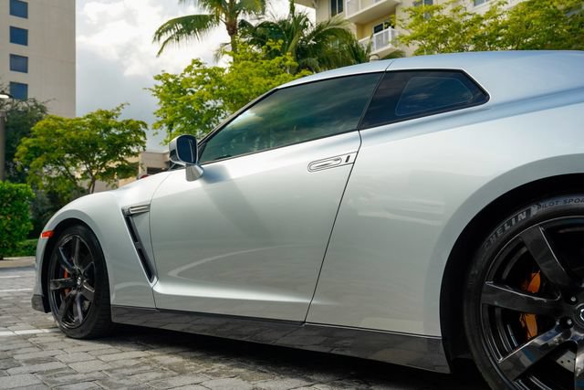Used 2010 Nissan GT-R Premium AWD/4WD image 19
