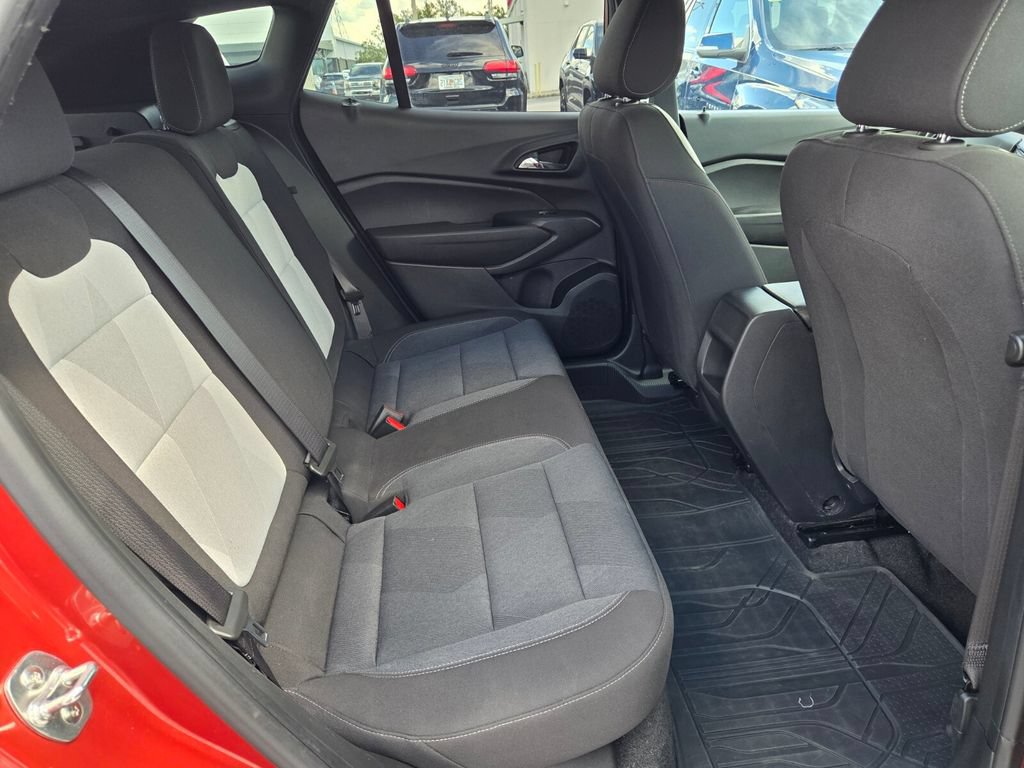 Used 2024 Chevrolet Trax RS FWD image 14