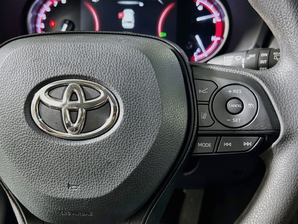 Used 2025 Toyota RAV4 XLE FWD image 17