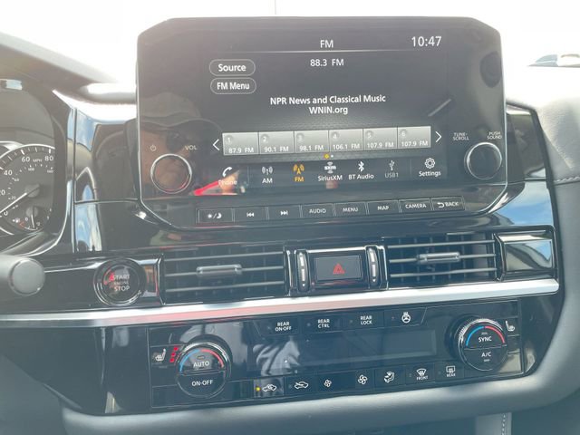 Used 2025 Nissan Pathfinder SL AWD/4WD image 23