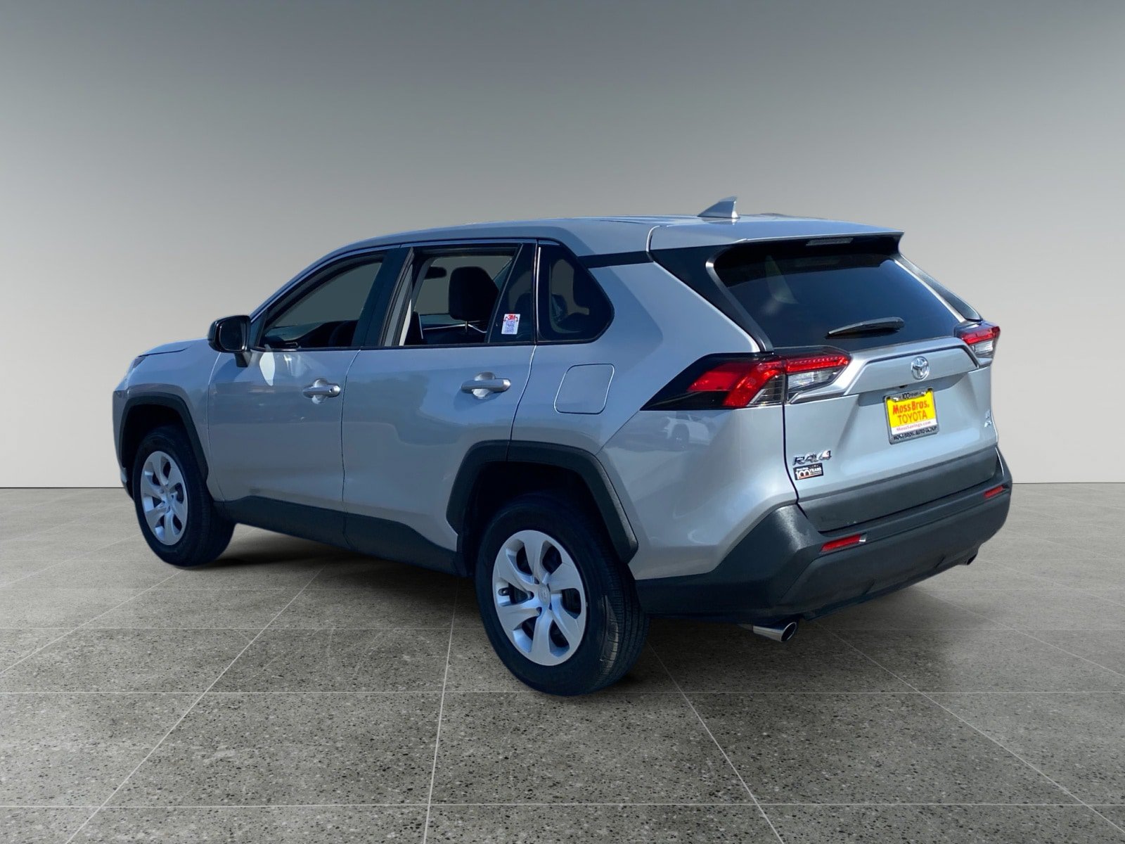 Used 2025 Toyota RAV4 LE AWD/4WD image 3
