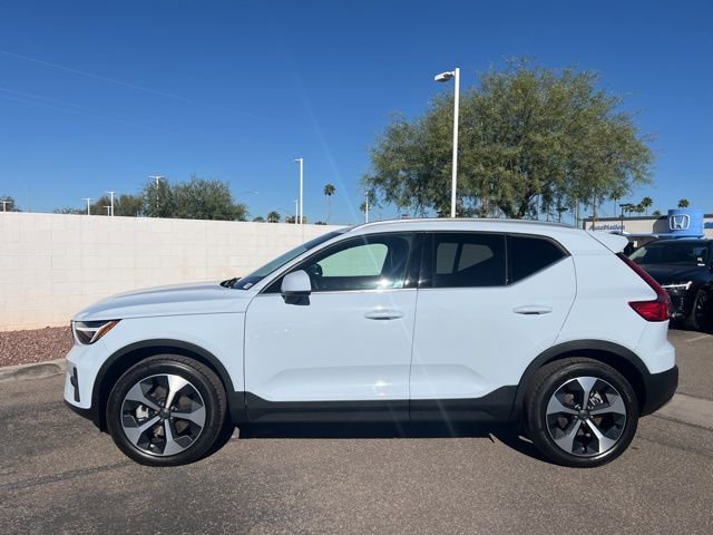 New 2025 Volvo XC40 B5 Core w/ Climate Package image 4