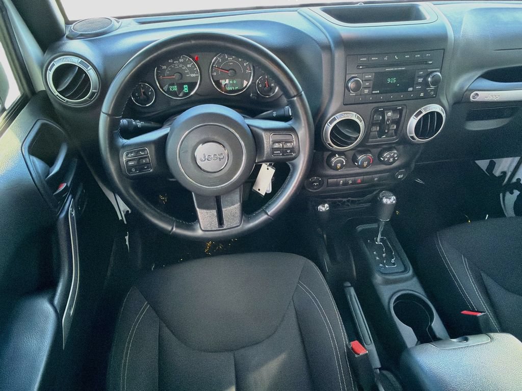 Used 2017 Jeep Wrangler Unlimited Sahara w/ Connectivity Group AWD/4WD image 15