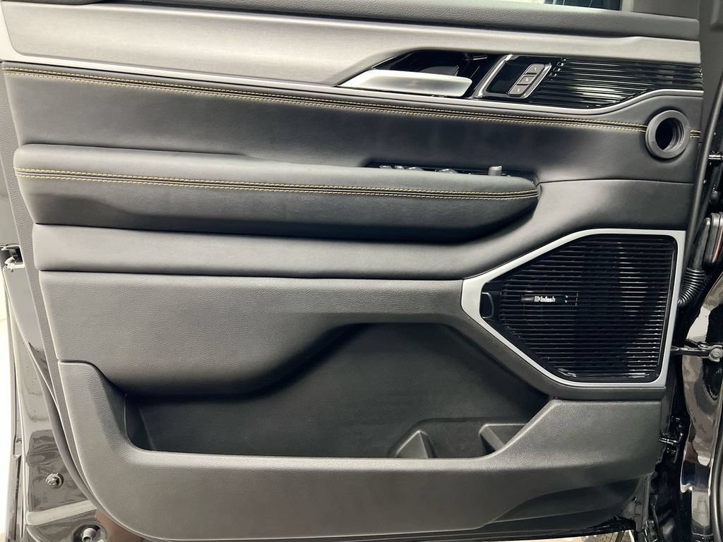 New 2026 Jeep Grand Wagoneer L 4WD image 17