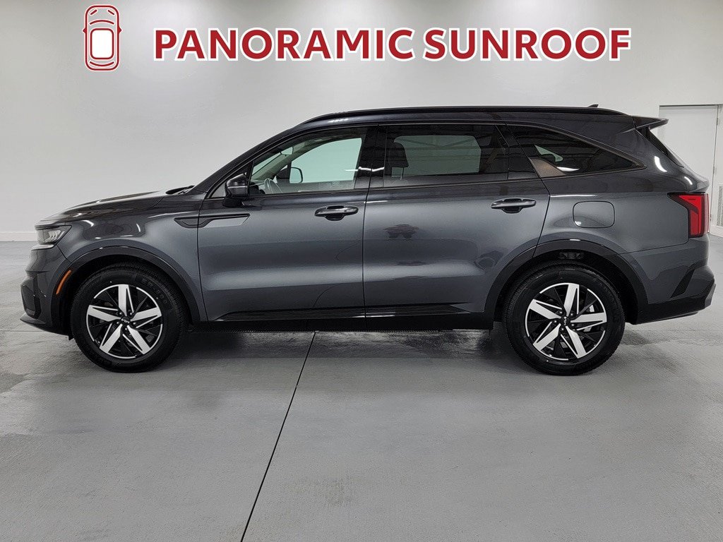 Used 2023 Kia Sorento S w/ Panoramic Sunroof Package FWD image 5