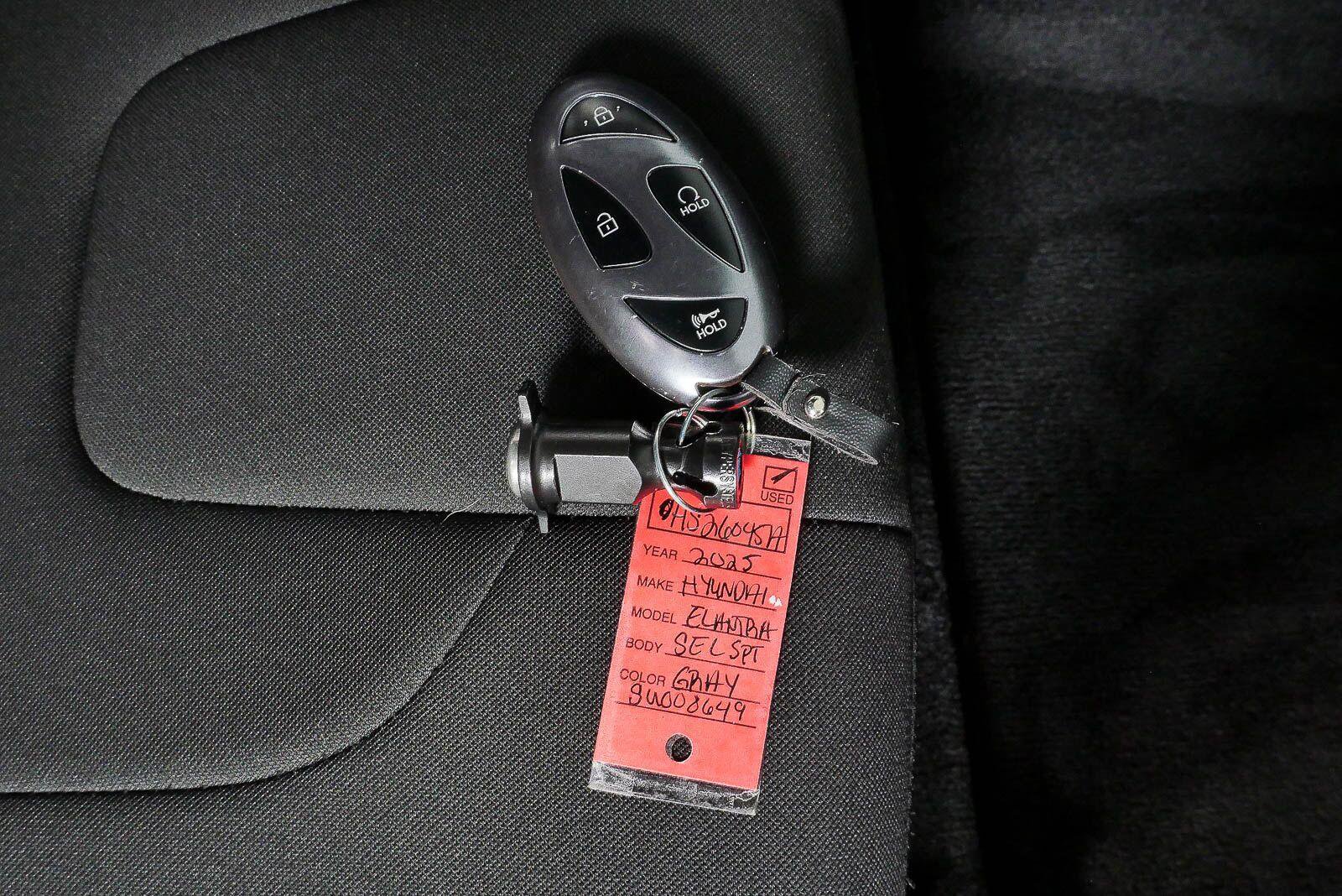 Certified 2025 Hyundai Elantra Sport FWD image 23