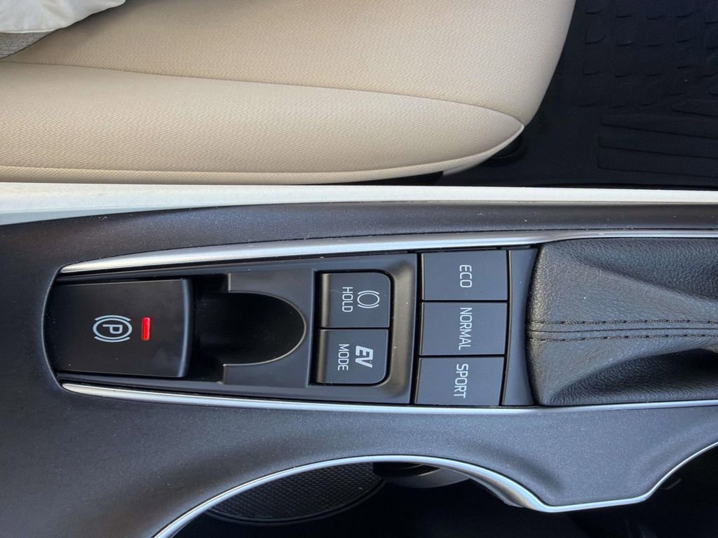 Used 2021 Toyota Camry LE image 35
