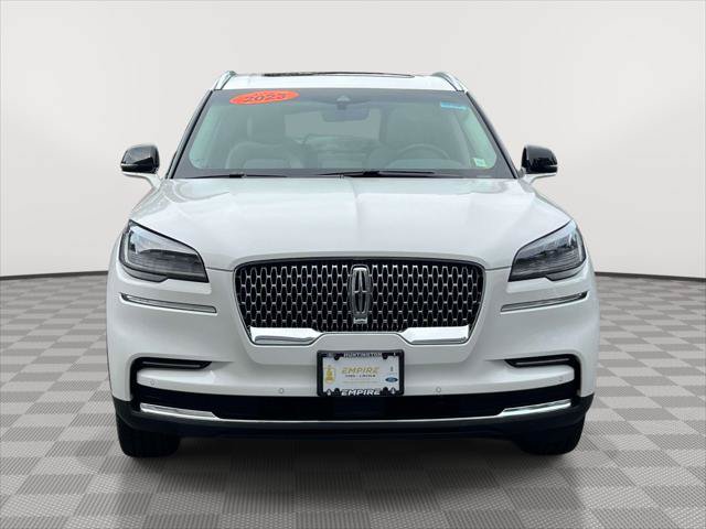 Used 2023 Lincoln Aviator AWD w/ Premium Package image 2