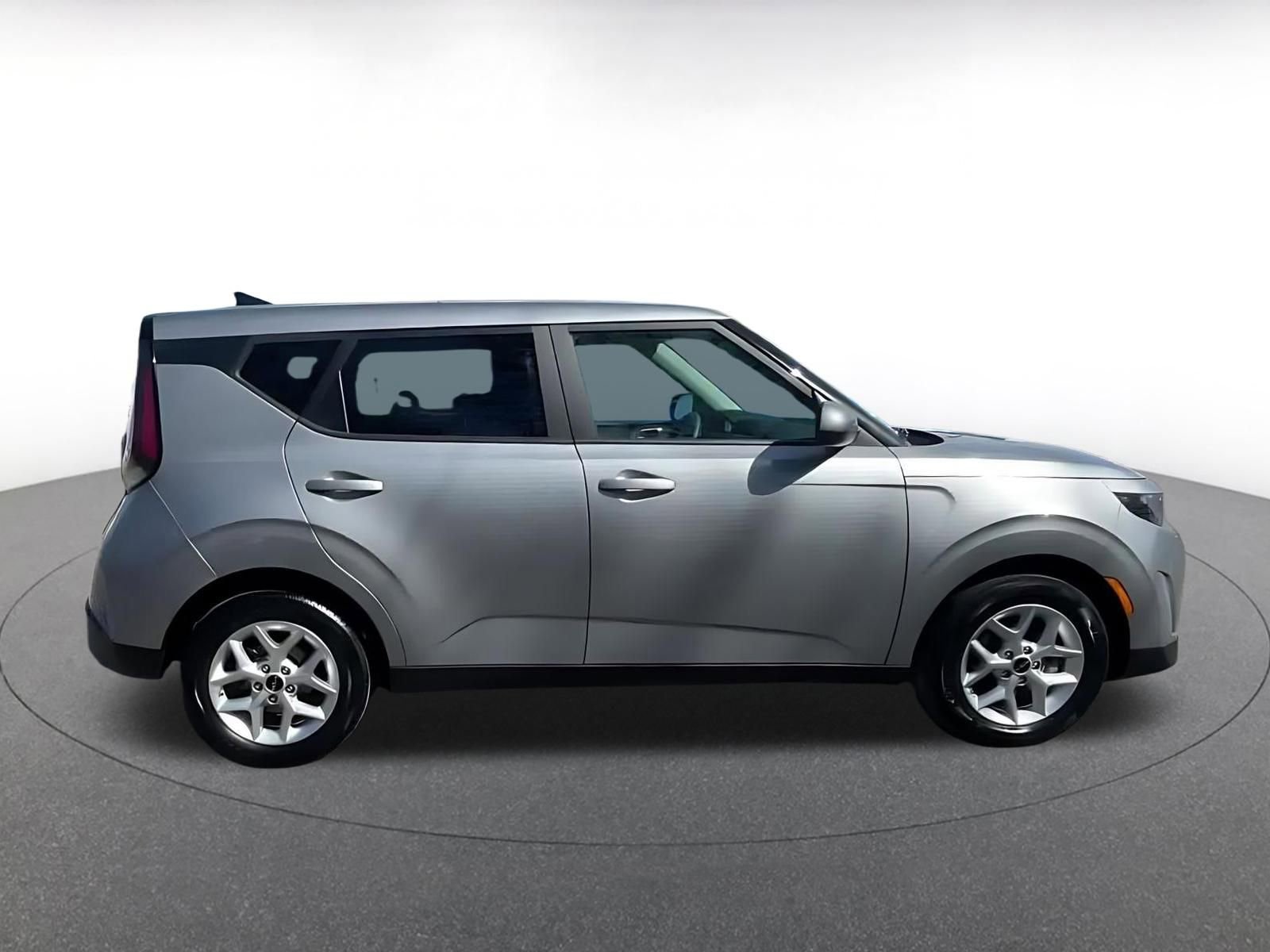 Used 2025 Kia Soul LX w/ LX Technology Package image 16