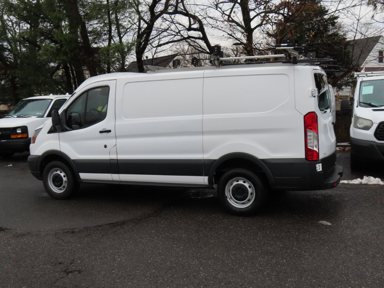 Used 2018 Ford Transit 250 130 Low Roof image 3