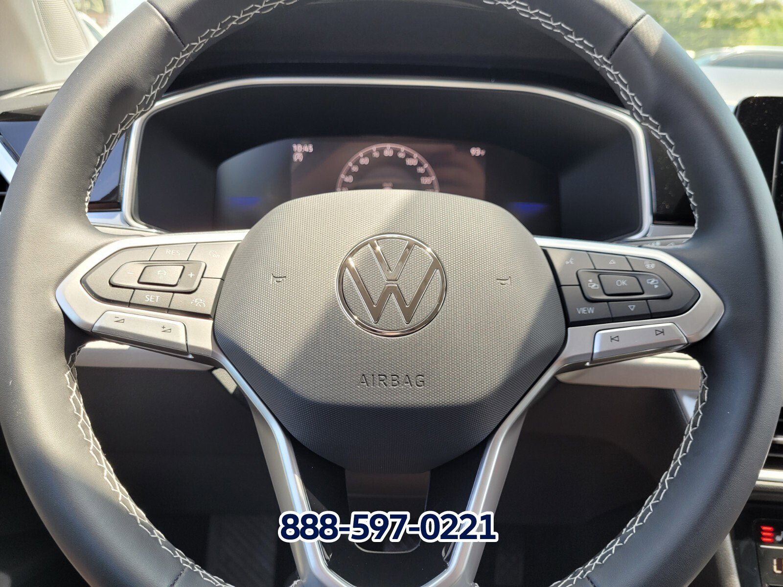 New 2025 Volkswagen Taos SE image 15