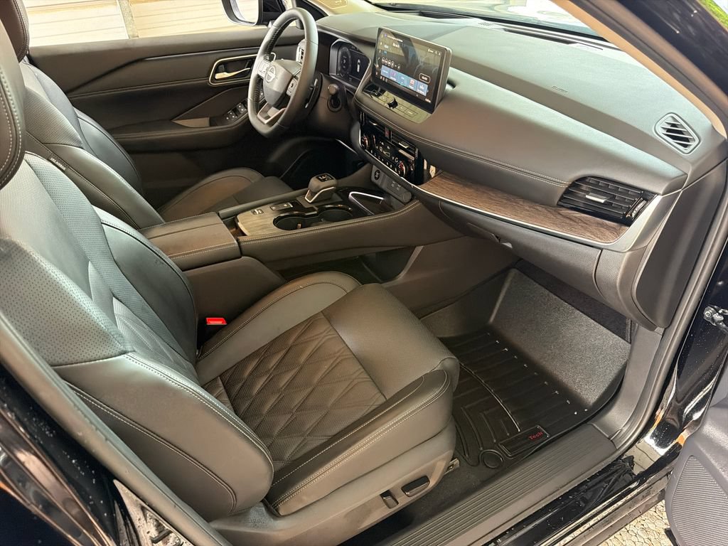 Used 2025 Nissan Rogue Platinum w/ Platinum Premium Package FWD image 28