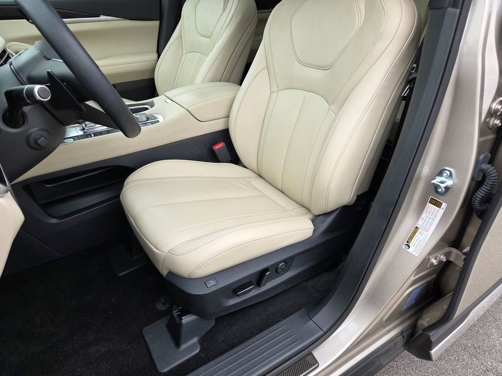 Used 2025 INFINITI QX60 Sensory w/ Vision Package AWD/4WD image 6