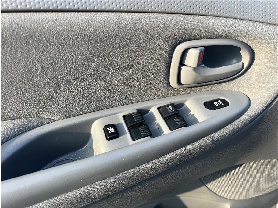 Used 2004 MAZDA MPV LX w/ LX Plus Pkg image 15