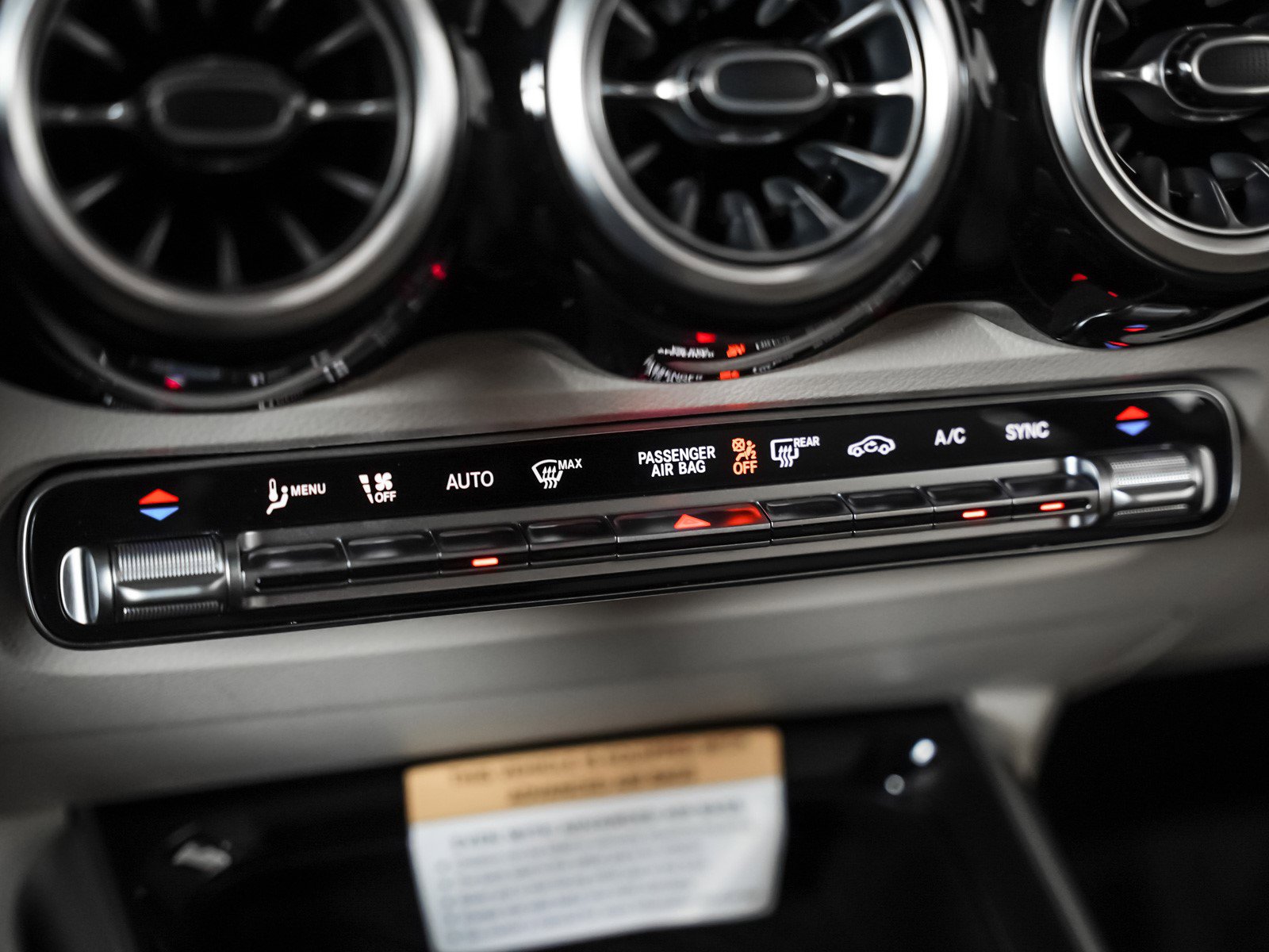 New 2025 Mercedes-Benz GLB 250 4MATIC image 18