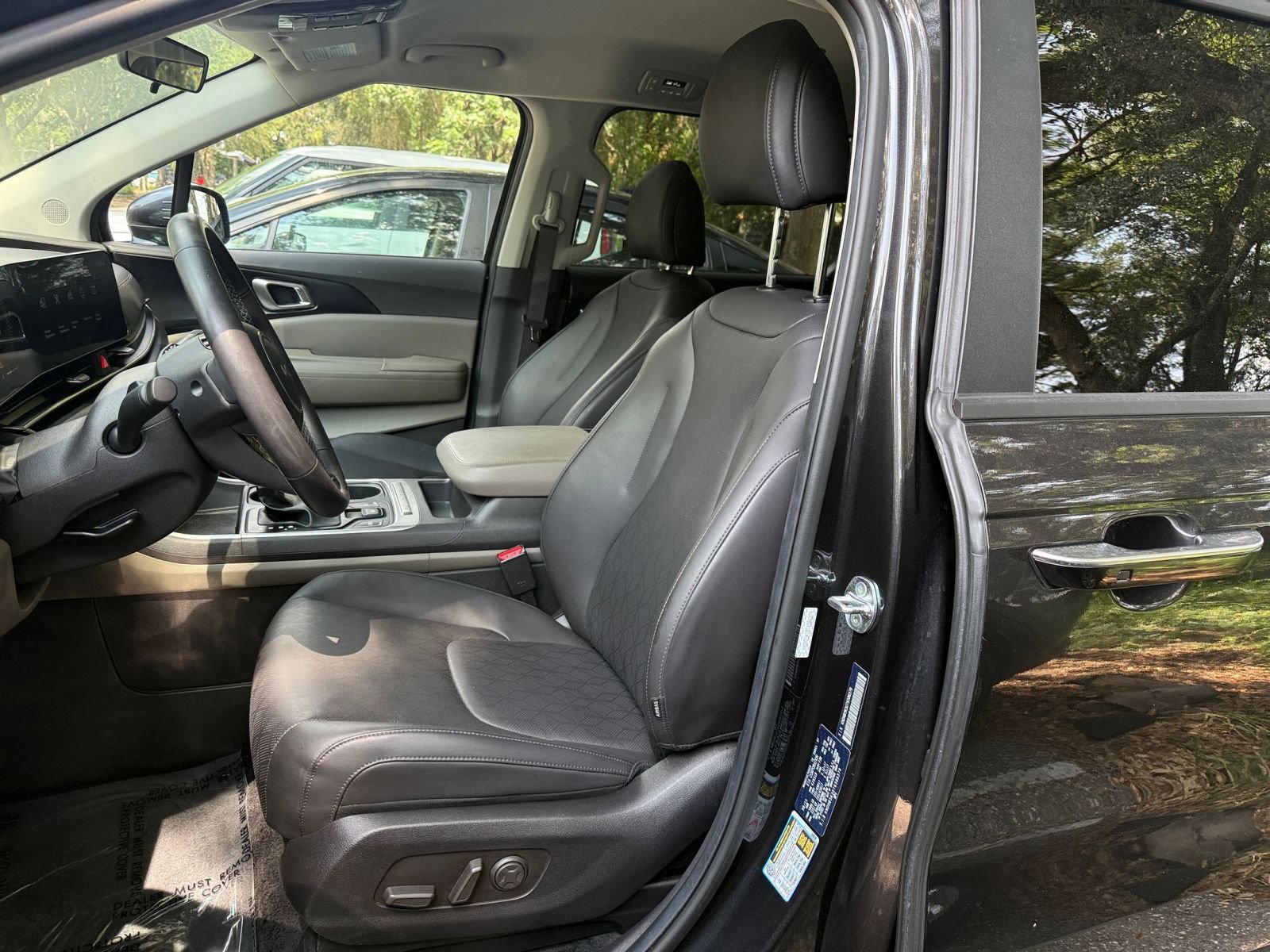 Used 2026 Kia Carnival FWD image 36