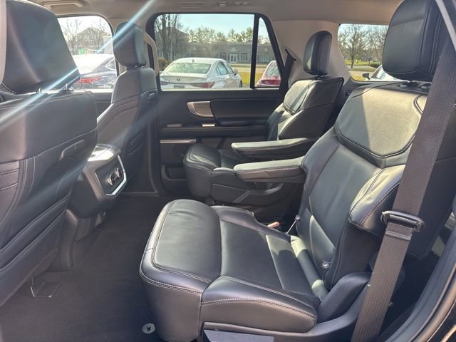 Used 2025 Ford Expedition Platinum image 35
