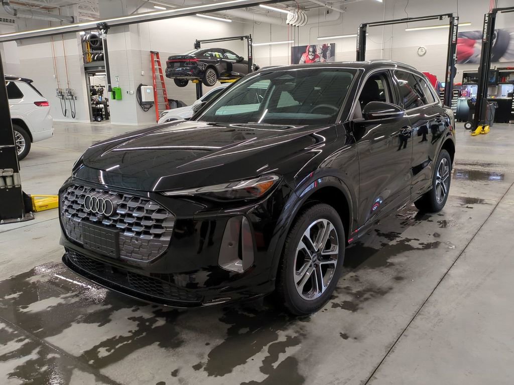 Used 2025 Audi Q5 Premium w/ Convenience Package image 7