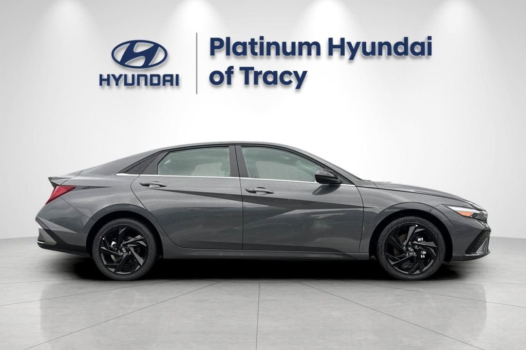 New 2026 Hyundai Elantra SEL Sport Premium FWD image 3