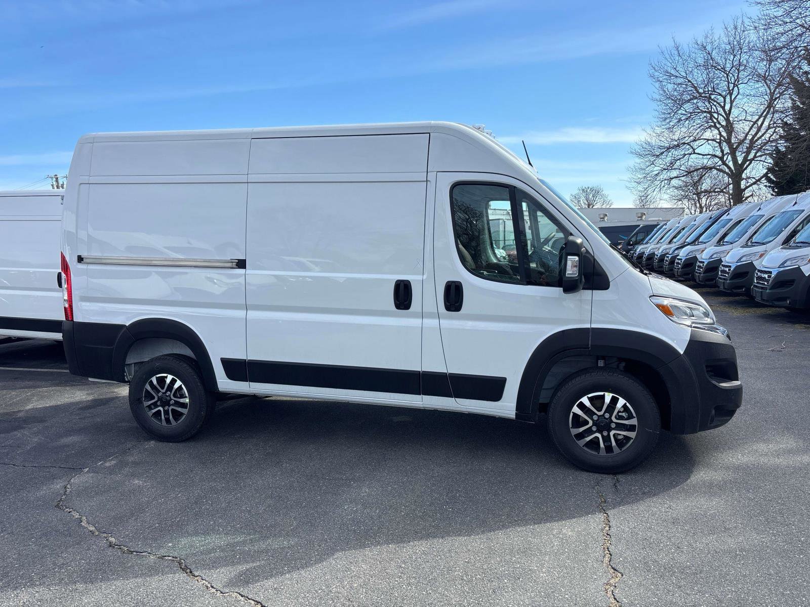 New 2025 RAM ProMaster 1500 w/ Quick Order Package 22G SLT image 2