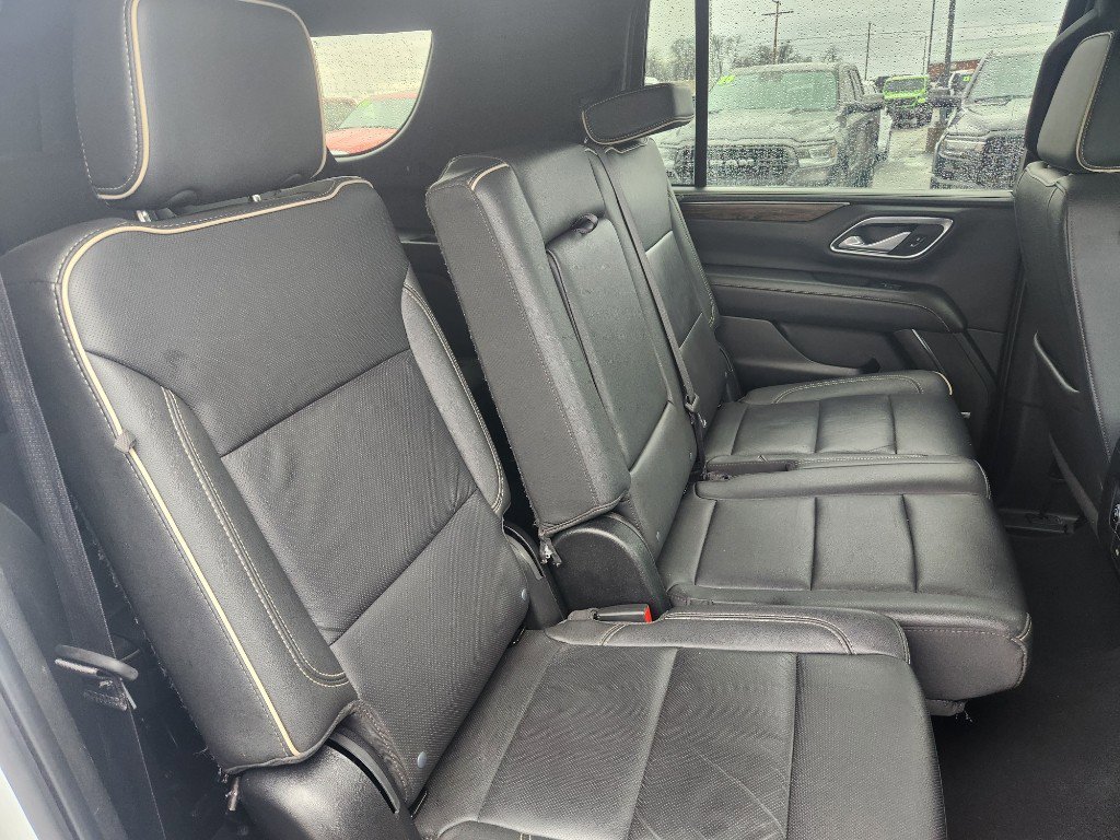 Used 2024 Chevrolet Suburban Premier image 17