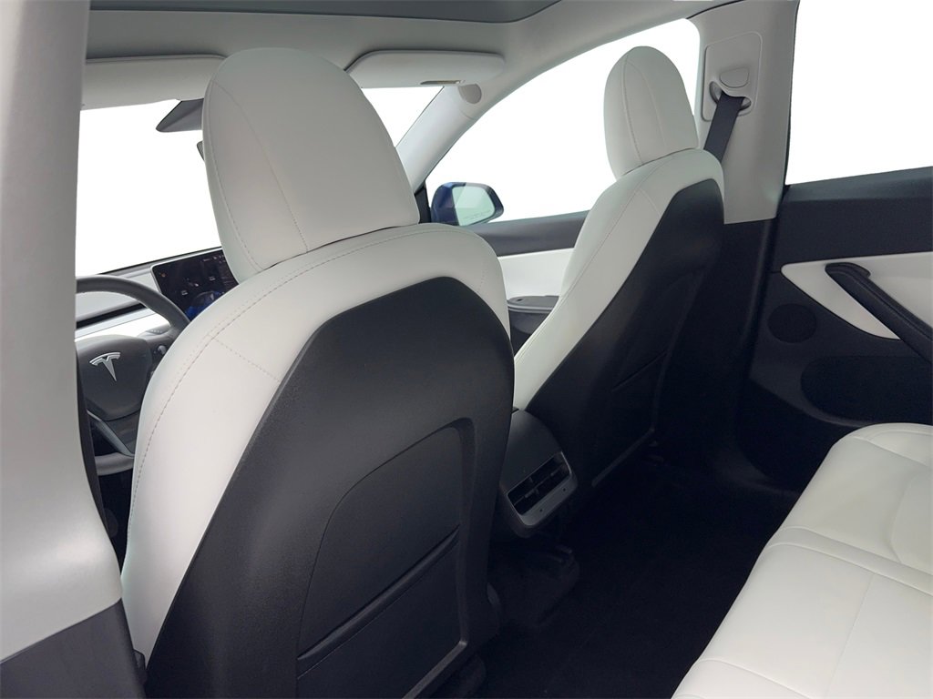 Used 2022 Tesla Model Y Long Range image 34