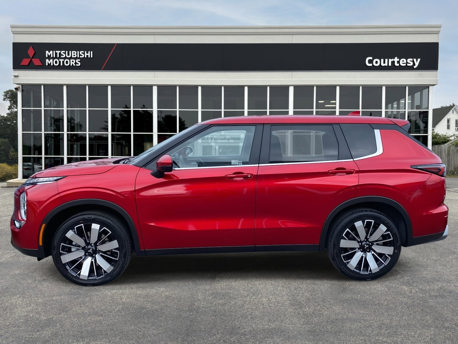 New 2026 Mitsubishi Outlander SE image 3