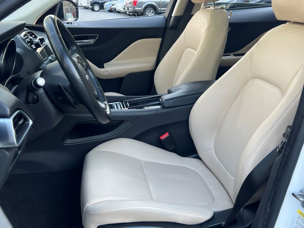 Used 2019 Jaguar F-PACE Premium image 20