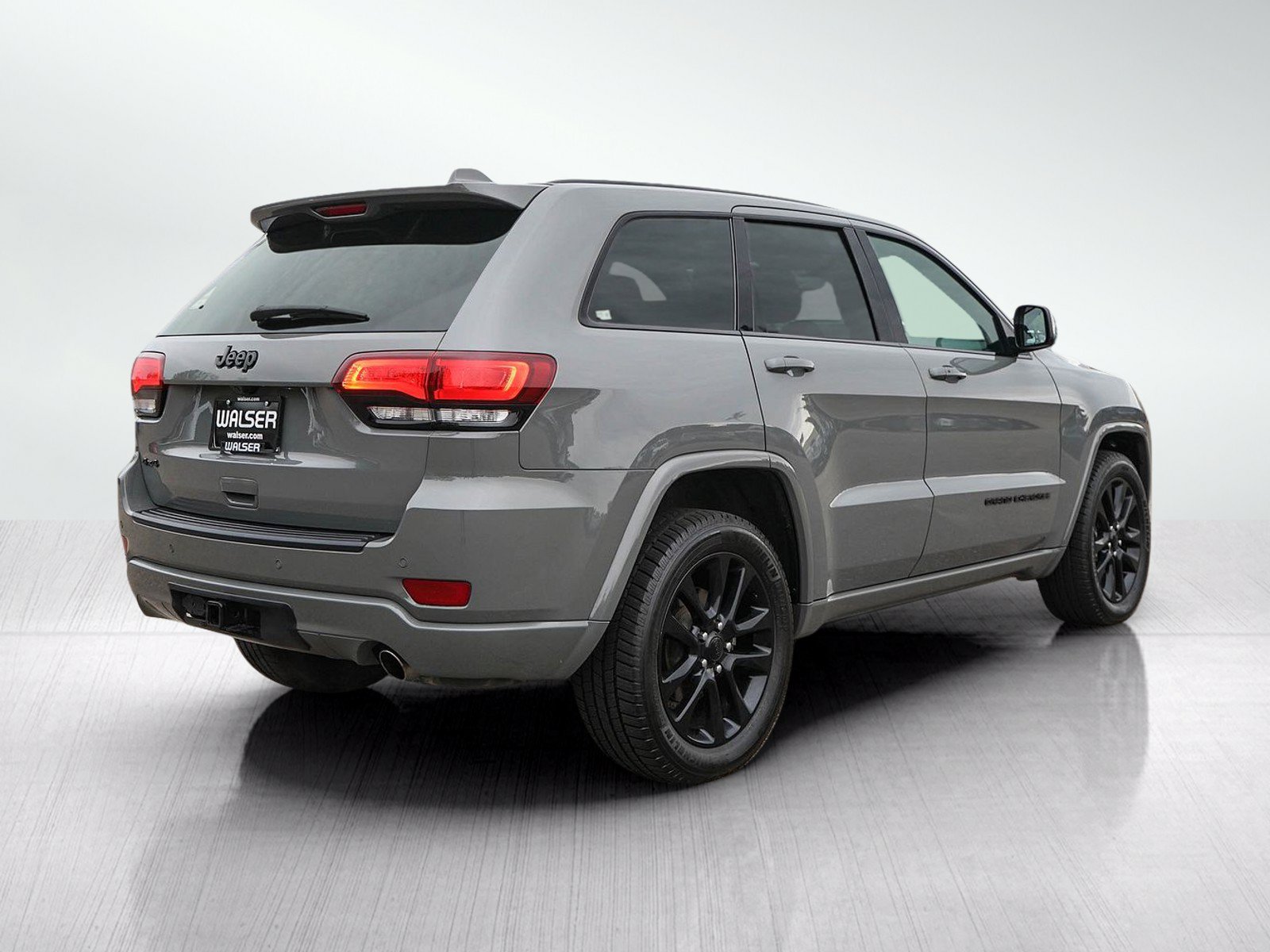 Used 2020 Jeep Grand Cherokee Altitude AWD/4WD image 5