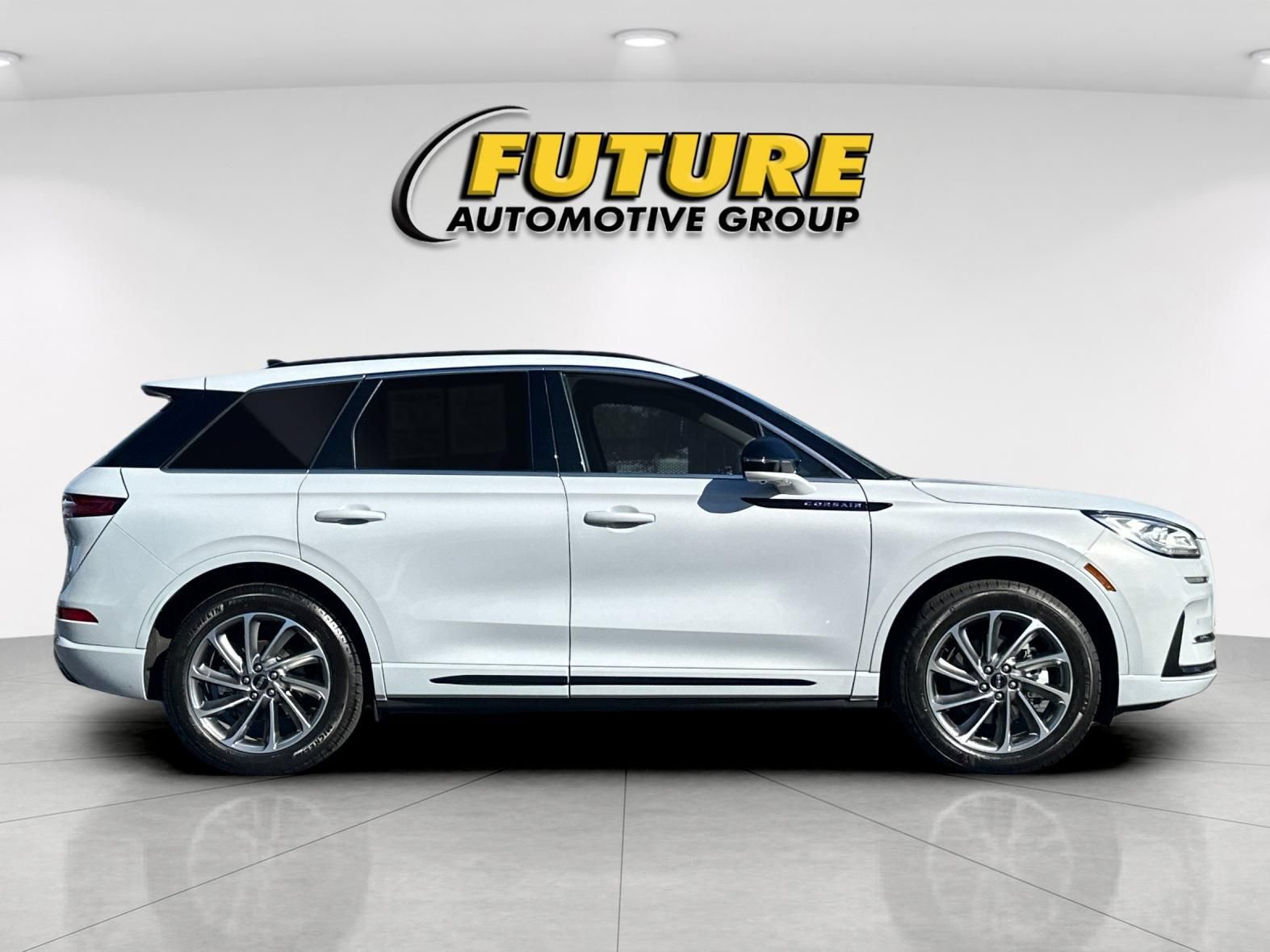 New 2026 Lincoln Corsair Grand Touring AWD/4WD image 2