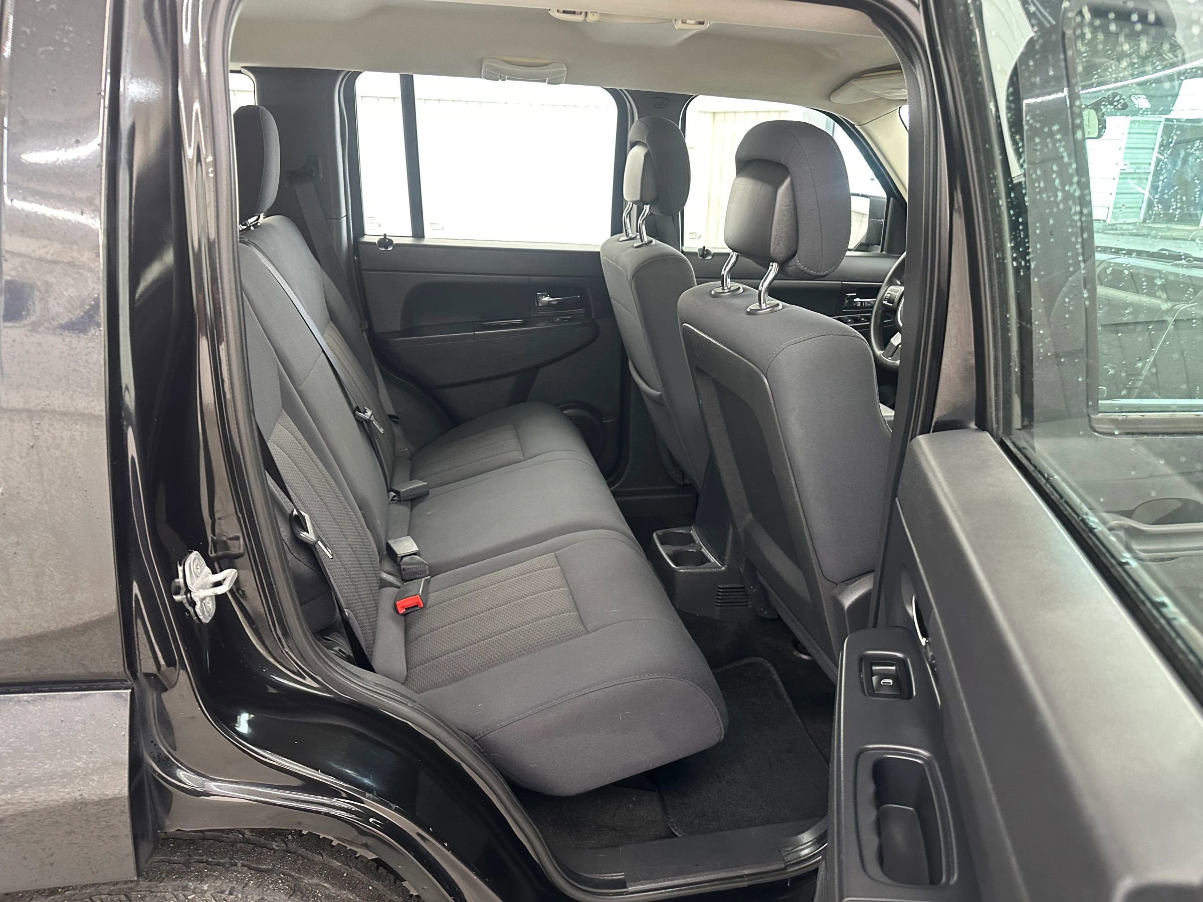 Used 2011 Jeep Liberty Sport image 14