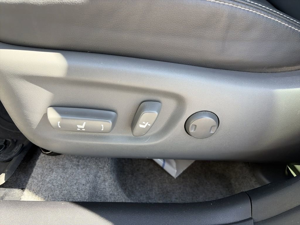 Used 2015 Toyota Prius Four FWD image 13