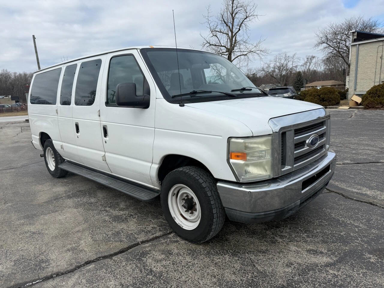 Used 2010 Ford E-150 and Econoline 150 Wagon image 2