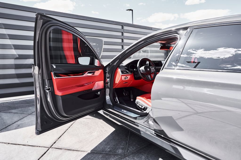 Used 2022 BMW M760i xDrive w/ Luxury Rear Seating Package image 33