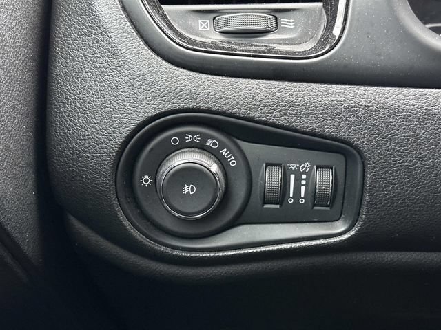 Used 2017 Jeep Renegade Altitude AWD/4WD image 26