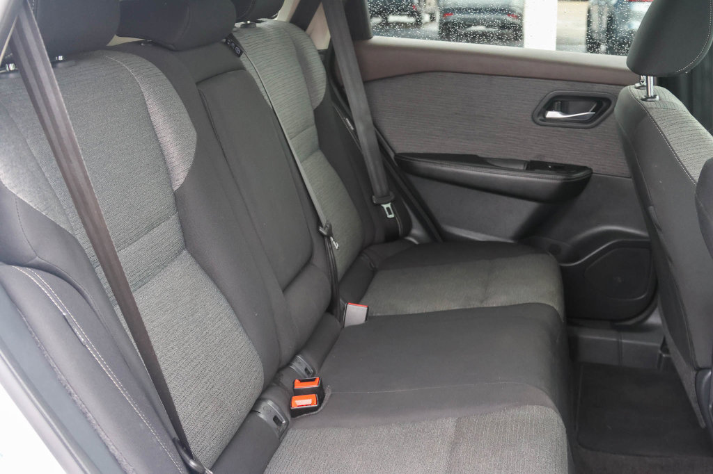 Used 2023 Nissan Rogue SV AWD/4WD image 17