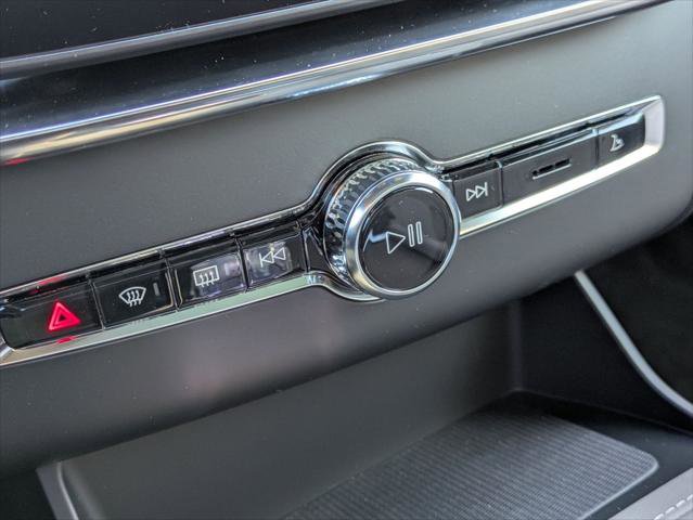 New 2026 Volvo XC90 B6 Plus w/ Protection Package Premier image 10