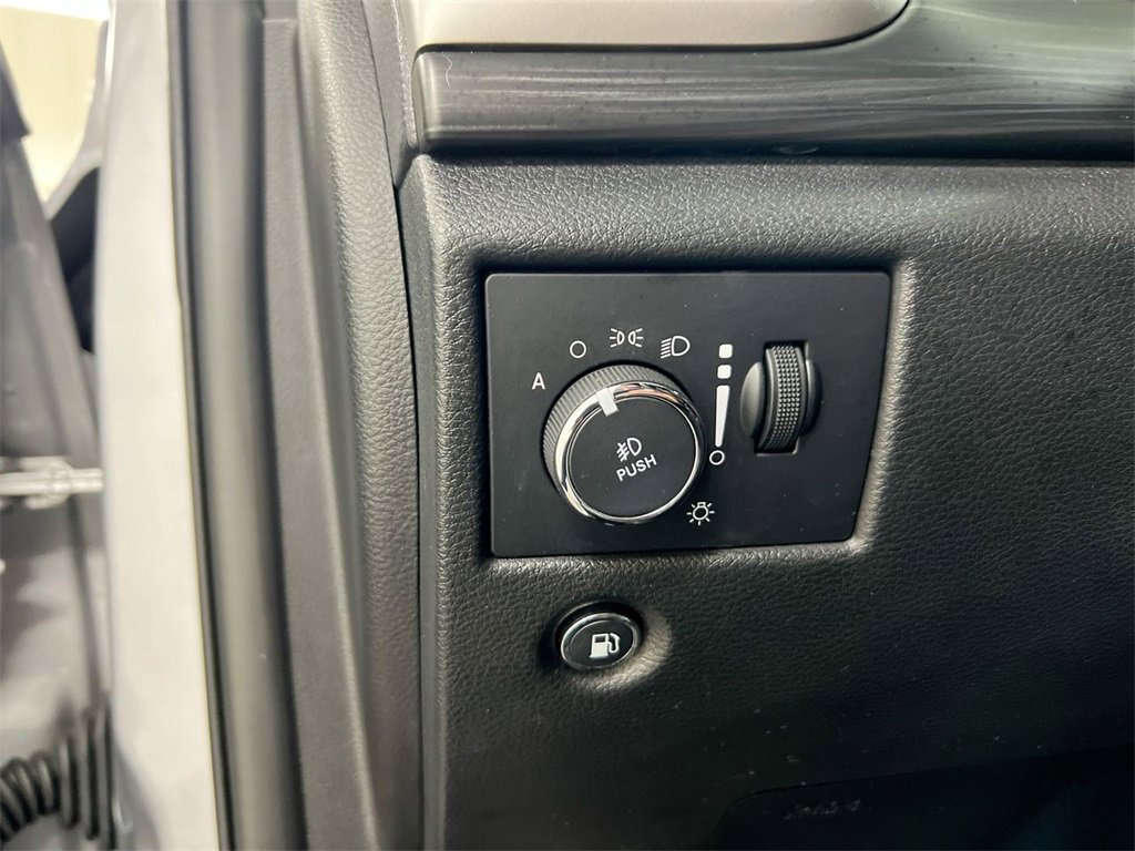 Used 2021 Jeep Grand Cherokee Laredo w/ Security & Convenience Group image 18