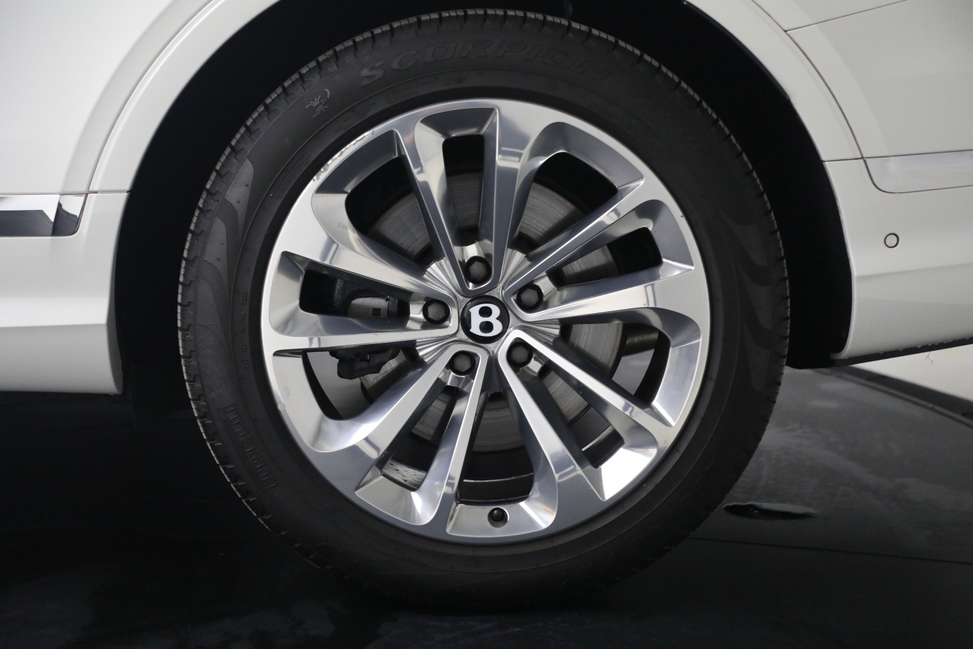 Used 2023 Bentley Bentayga image 17