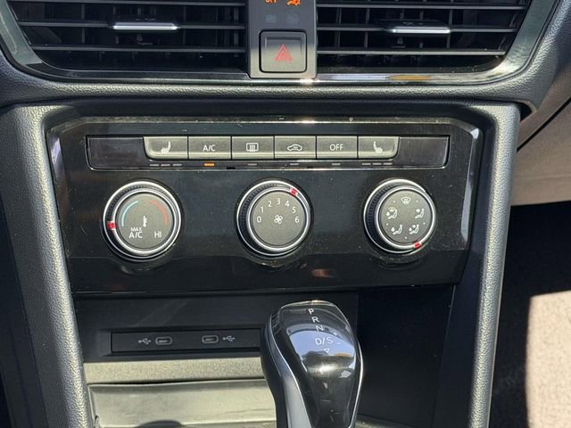 Used 2023 Volkswagen Taos SE w/ Panoramic Sunroof Package image 16