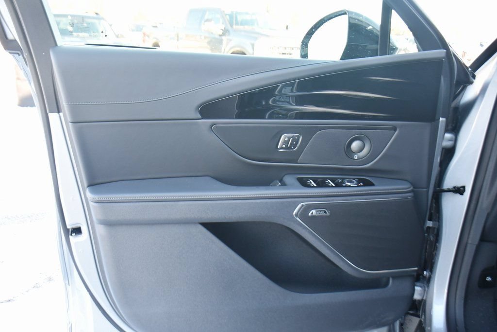 Used 2026 Lincoln Nautilus Premier w/ Equipment Group 102A AWD/4WD image 23