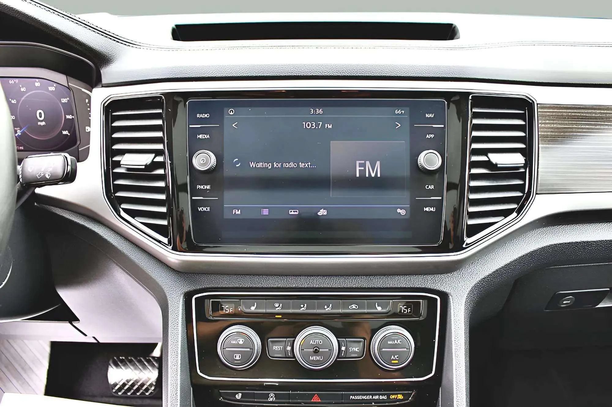 Used 2019 Volkswagen Atlas SEL FWD image 14