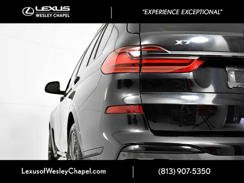 Used 2022 BMW X7 M50i w/ Luxury Seating Package image 9
