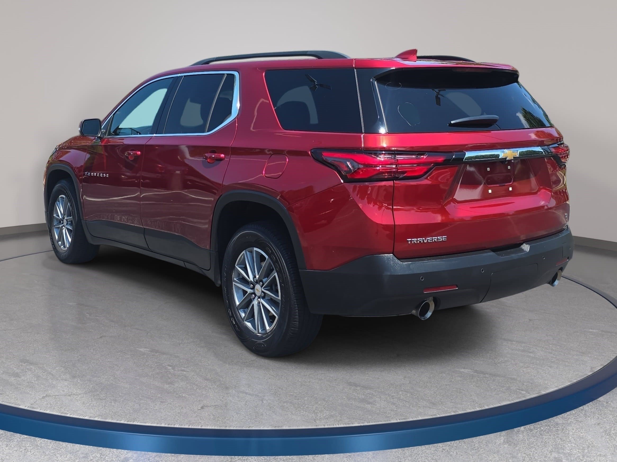 Used 2023 Chevrolet Traverse LT FWD image 7