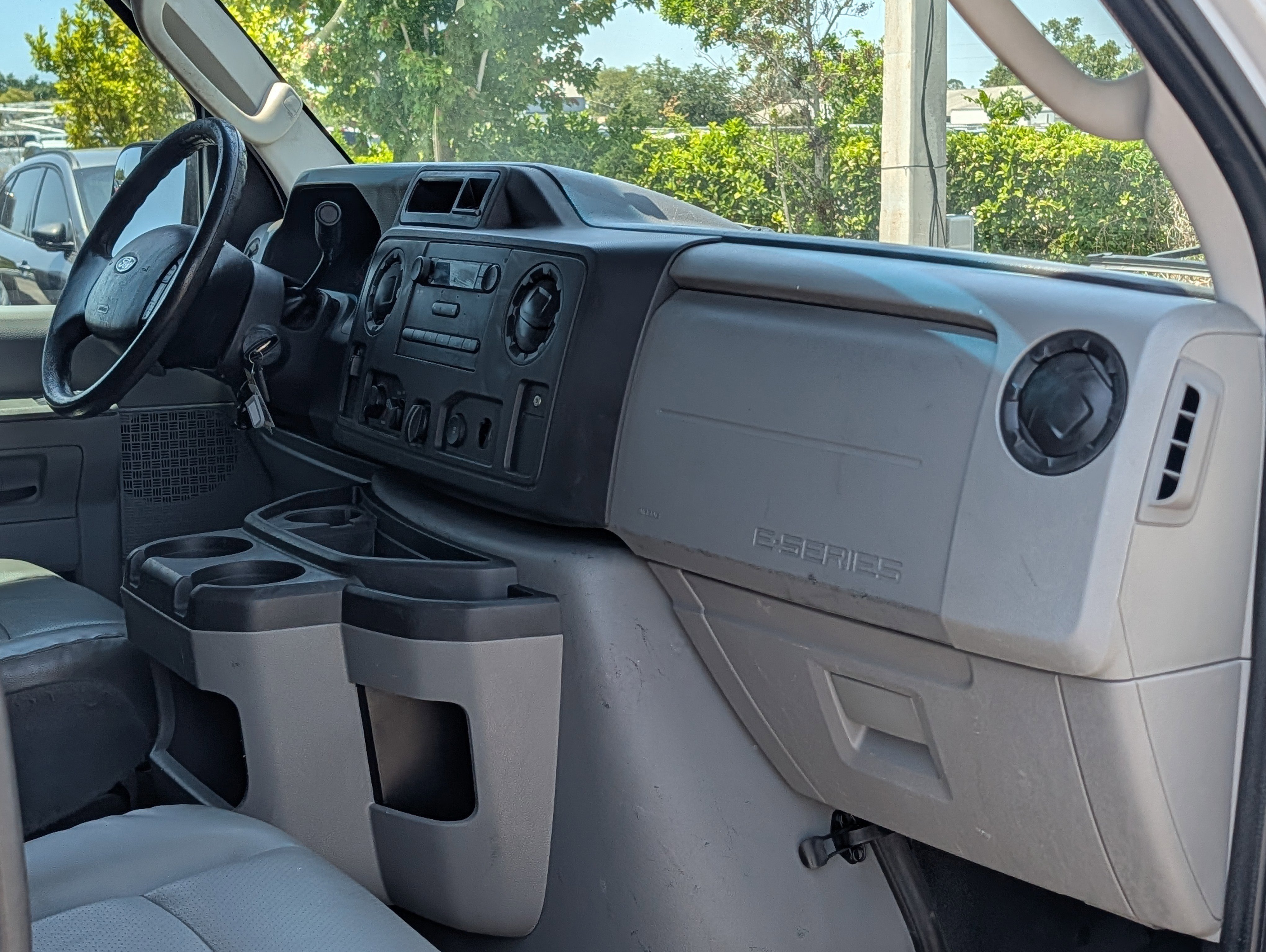 Used 2014 Ford E-250 and Econoline 250 Extended RWD image 17