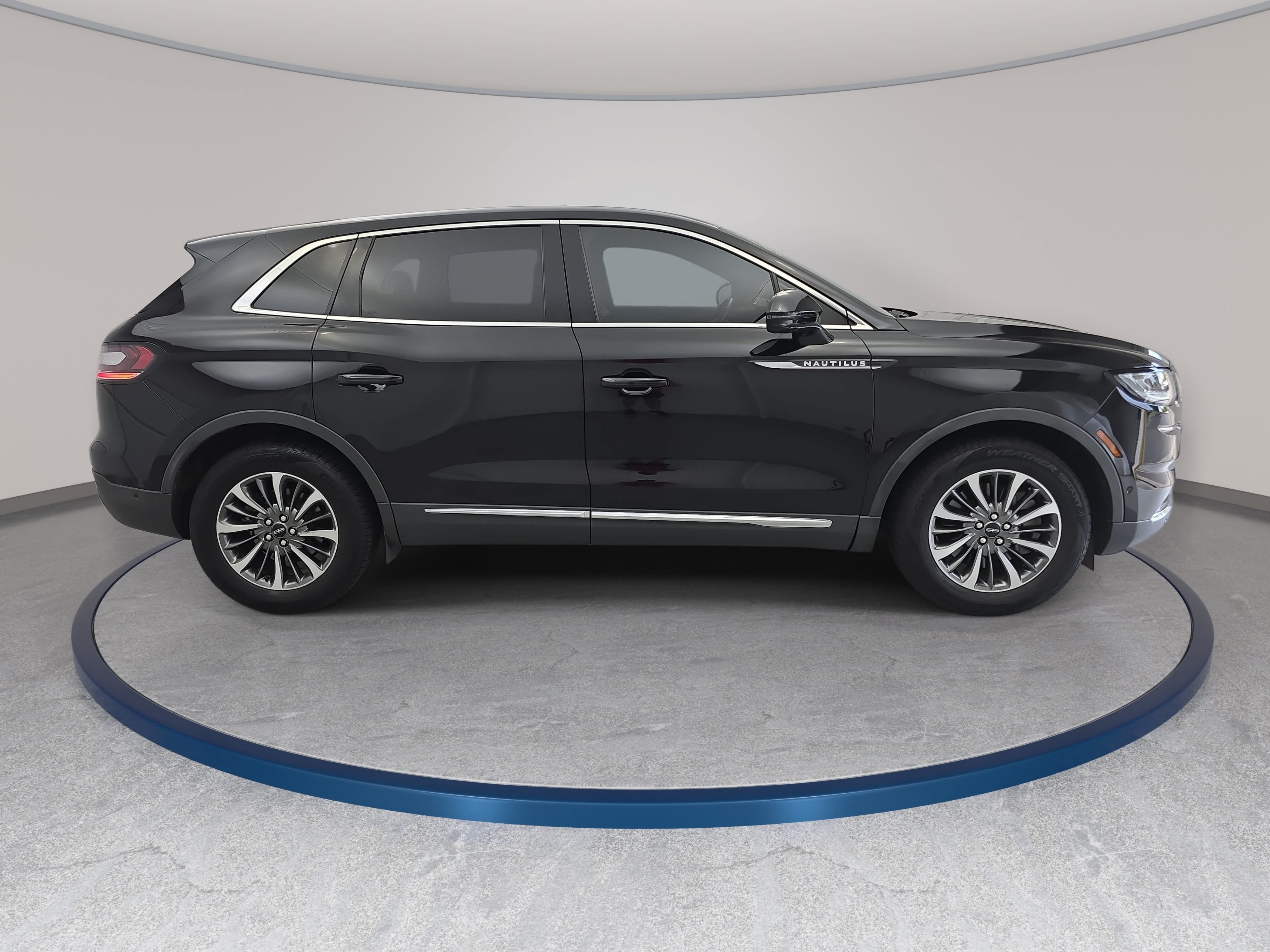 Used 2023 Lincoln Nautilus Reserve FWD image 4