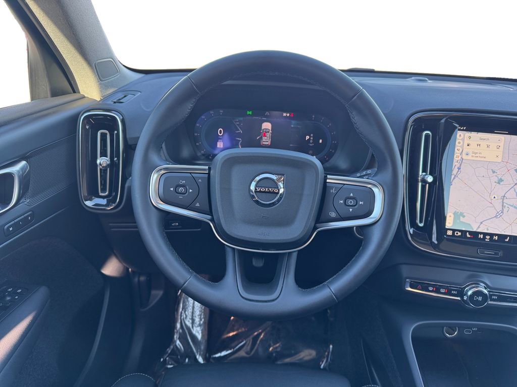 Certified 2025 Volvo XC40 B5 Plus image 13