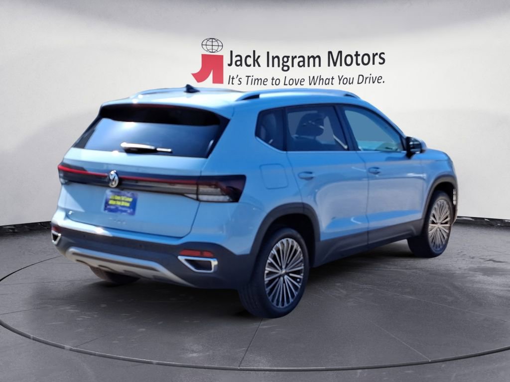 Certified 2025 Volkswagen Taos SE w/ Panoramic Sunroof Package image 5
