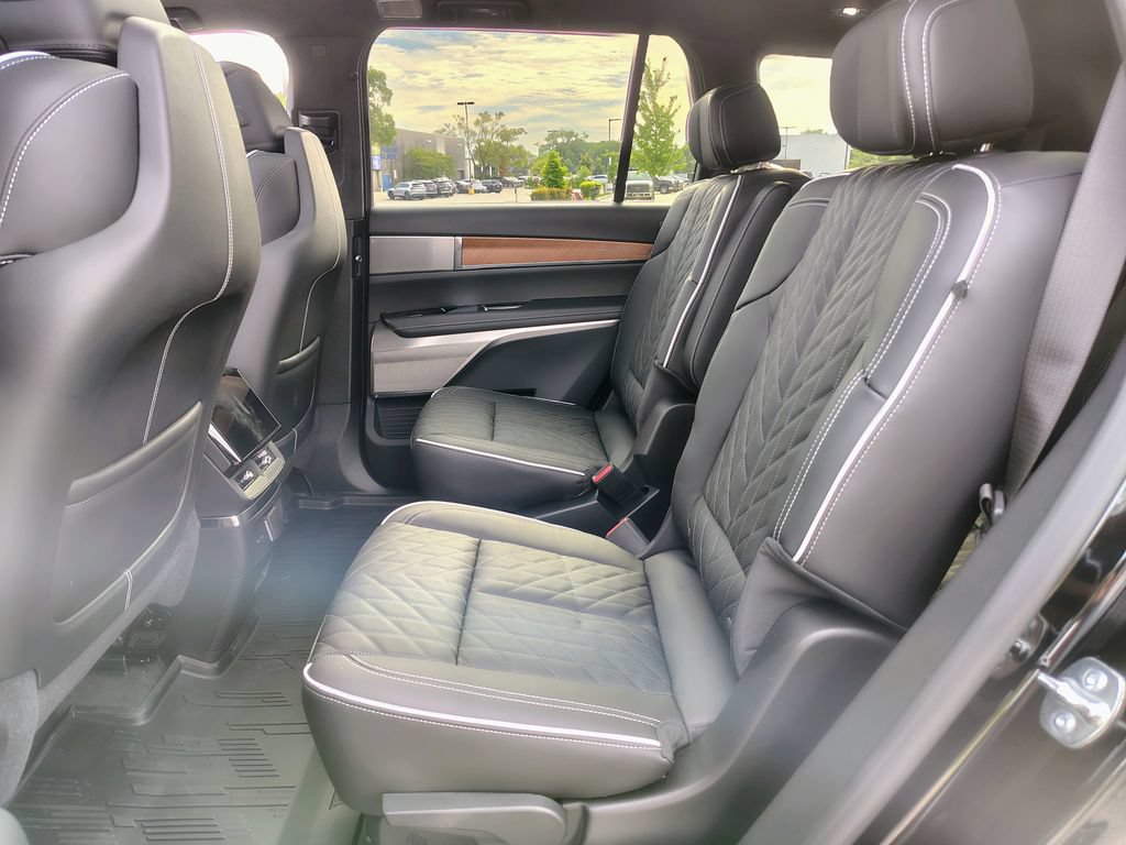 New 2027 Cadillac Vistiq Premium Luxury w/ LPO, Floor Liner Package AWD/4WD image 34