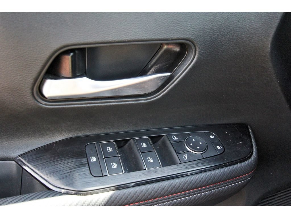 Used 2025 Nissan Kicks SR w/ SR Premium Package AWD/4WD image 23